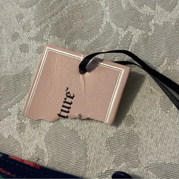 ❤️2/$15 or 3/$21❤️ NWT Juicy Couture Flutter Sleeve Strawberry Top, Size XS - Picture 8 of 8